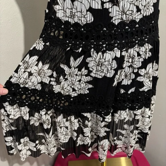Moon River Drop Waist MIDI Dress Size XS Black NWT Floral Lace Sleeveless - Picture 7 of 10